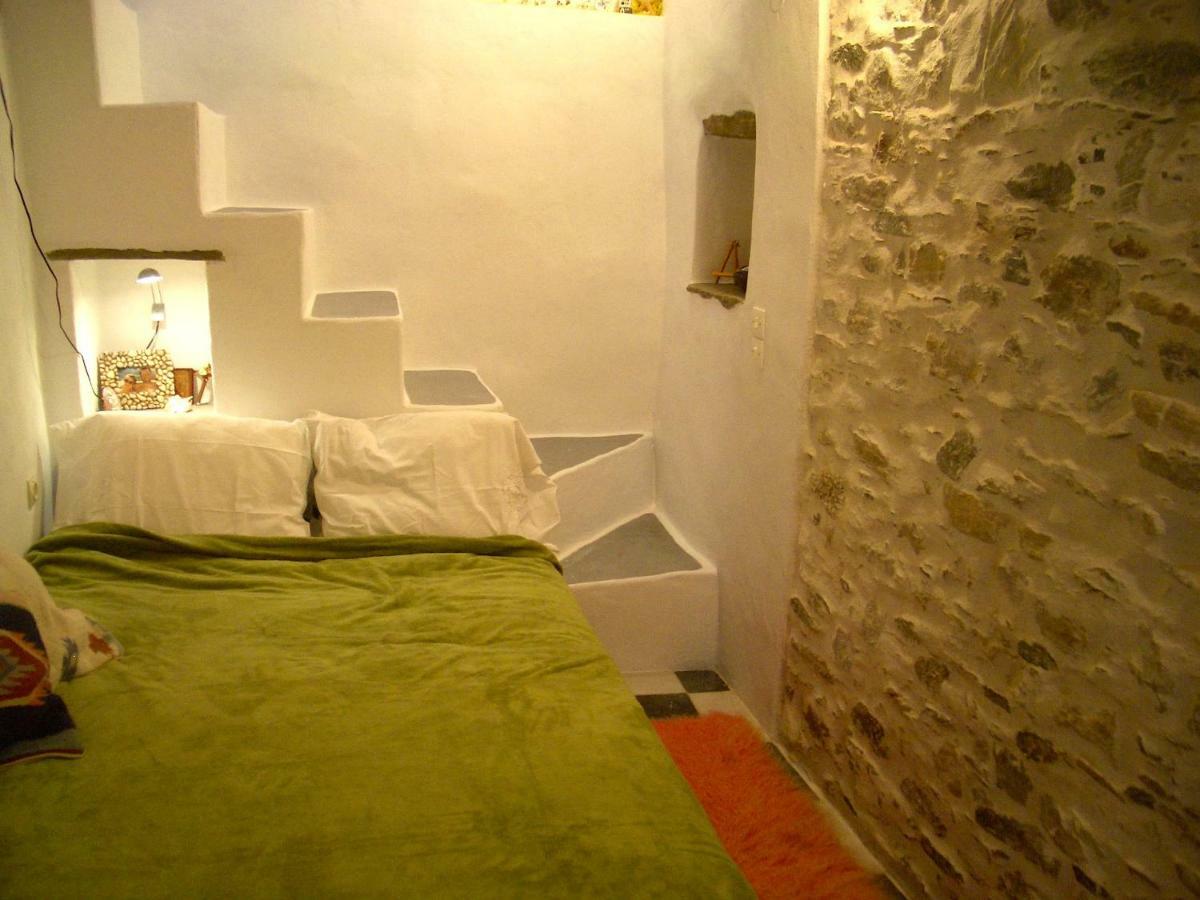 Traditional Medieval Stone House In "Ano Syros" Exterior foto