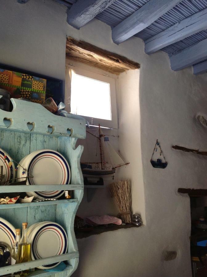 Traditional Medieval Stone House In "Ano Syros" Exterior foto