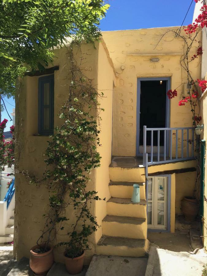 Traditional Medieval Stone House In "Ano Syros" Exterior foto