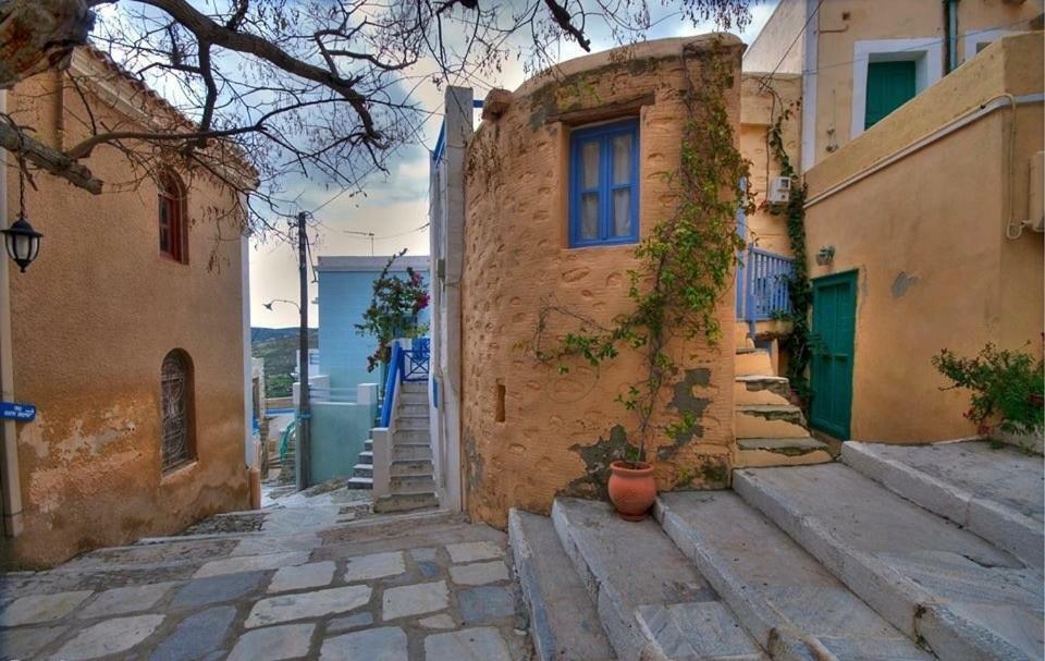 Traditional Medieval Stone House In "Ano Syros" Exterior foto