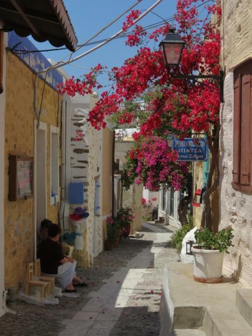 Traditional Medieval Stone House In "Ano Syros" Exterior foto