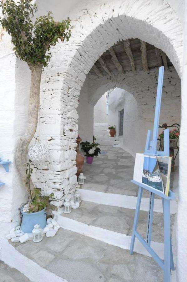 Traditional Medieval Stone House In "Ano Syros" Exterior foto