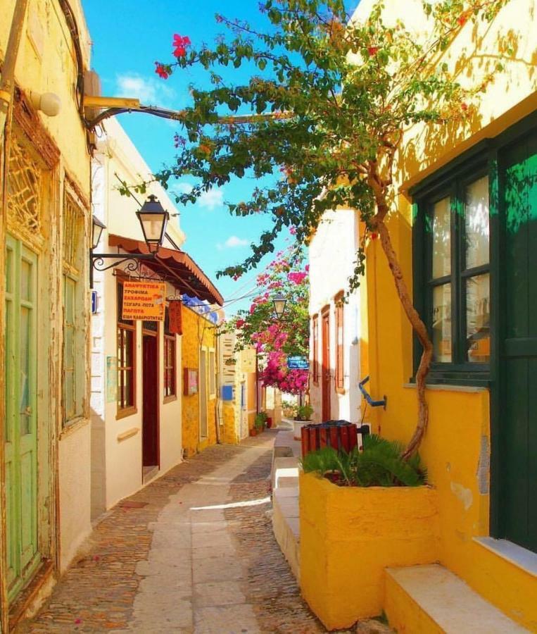 Traditional Medieval Stone House In "Ano Syros" Exterior foto